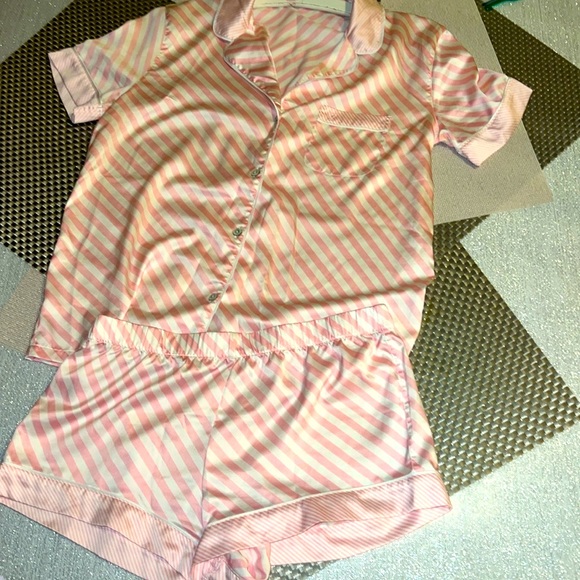 VS ICONIC PRINT SATIN PJ SHORTS SET - Picture 5 of 7